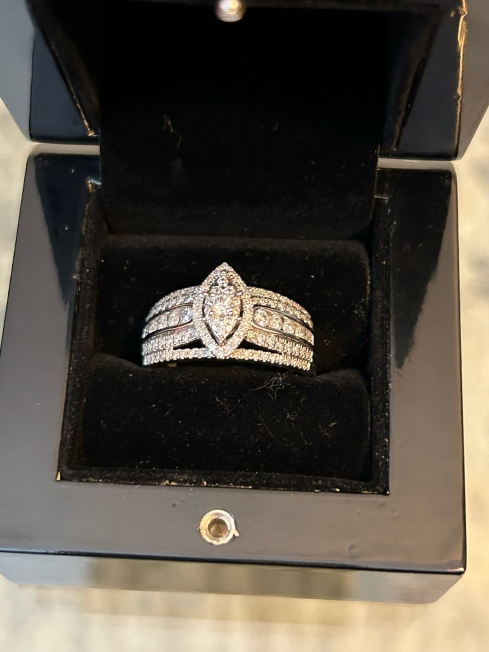 Vera Wang 14k gold diamond ring Marquise Halo Bridal Ring Size 9